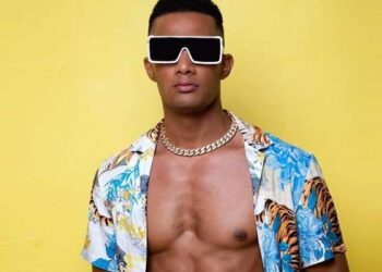 على غرار السقا.. محمد رمضان يظهر مع الحصان الاسود