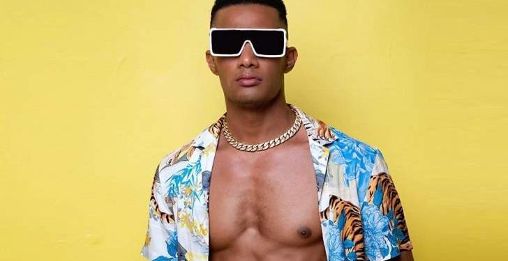 على غرار السقا.. محمد رمضان يظهر مع الحصان الاسود