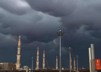 فقاقيع سماوية.. سحب الماماتوس تزين المسجد النبوى تزامنا مع الأمطار.. فيديو