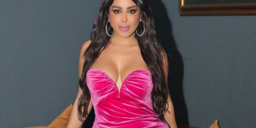 شاهد.. الفاشينيستا اللبنانية سونا في إطلالة جريئة