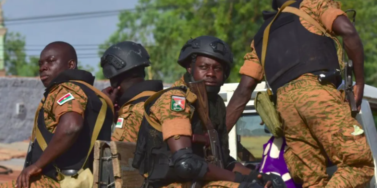 بوركينا فاسو تحيل زعيم محاولة انقلابية إلى السجن