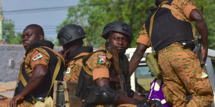 بعد تمرد جنود فى ثكنات عسكرية.. فرض حظر التجول فى بوركينا فاسو