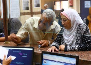 هل يحرم قانون التأمينات المتزوجة من معاش والدها؟ تعرف على الإجابة