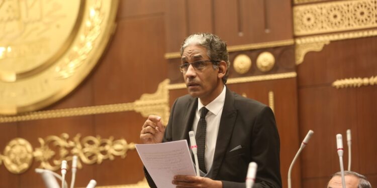 كواليس.. جدل بين نواب الشيوخ لإنهاء صاحب العمل العقد بسبب نشاط العامل النقابى