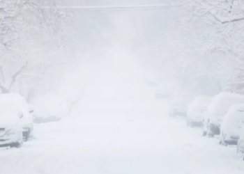 المطارات الأمريكية تلغى أكثر من 2000 رحلة تحسبا لعاصفة ثلجية