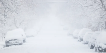 المطارات الأمريكية تلغى أكثر من 2000 رحلة تحسبا لعاصفة ثلجية