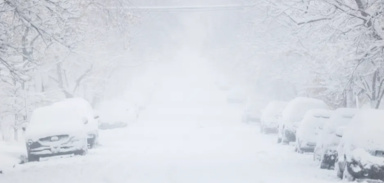 المطارات الأمريكية تلغى أكثر من 2000 رحلة تحسبا لعاصفة ثلجية