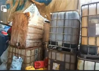 يستخدم مواد غير صالحة للاستخدام.. غلق وشتميع مصنع كلور بالجيزة.. فيديو