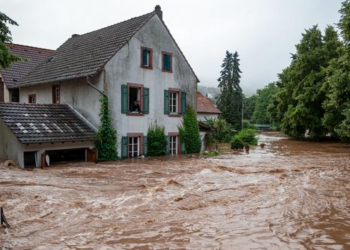 مصرع 18 شخصا بسبب انهيارات أرضية وفياضانات فى البرازيل