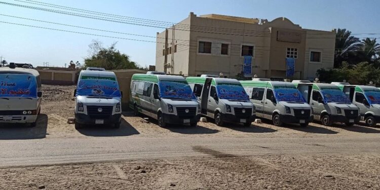 قافلة طبية مجانية لأهالي قرية دير البرشا بملوي في المنيا ضمن حياة كريمة