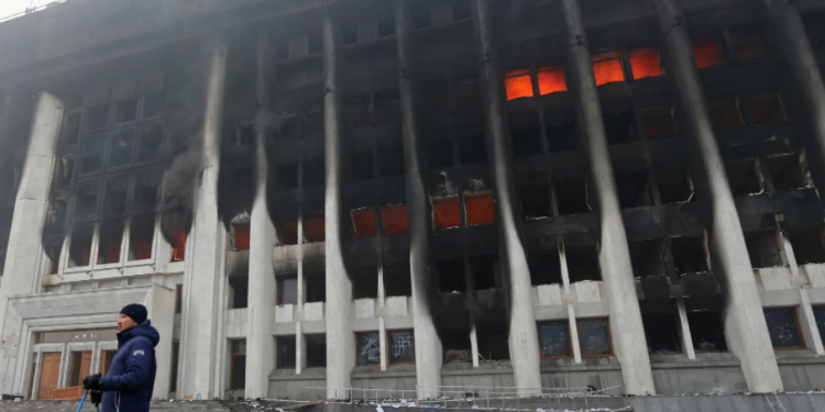 كازاخستان تعتقل رئيس جهاز أمن الدولة المقال بتهمة الخيانة.. وواشنطن تحذر من تطور الاضطرابات