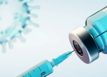 بعد رفضه التطعيم بلقاح كورونا.. القضاء الكندى يحرم أبا من حضانة طفله