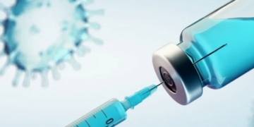 بعد رفضه التطعيم بلقاح كورونا.. القضاء الكندى يحرم أبا من حضانة طفله