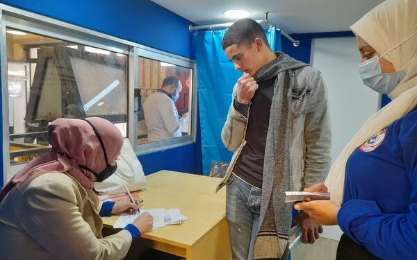 لمواجهة كورونا.. نقاط ثابتة لتطعيم المواطنين باللقاح داخل السكة الحديد بأسيوط