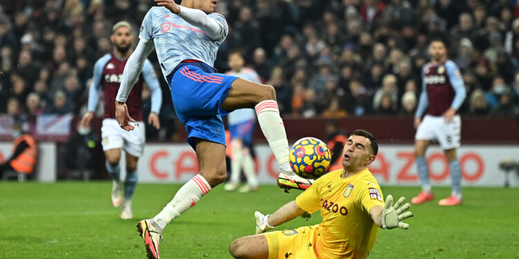 أستون فيلا ينتفض ويخطف تعادلًا ثمينًا من مانشستر يونايتد