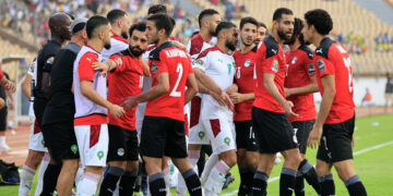 هل يتم تطبيق عقوبات على مصر بعد مباراة المغرب؟.. شطة يجيب