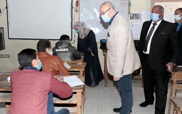 محافظ بني سويف يتفقد عدداً من اللجان لمتابعة سير امتحانات الشهادة الإعدادية