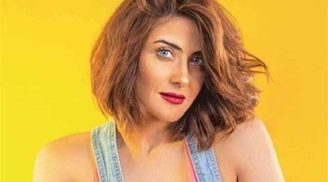 هيدي كرم في أحدث ظهور مع نجلها والجمهور : ده أخوكى الكبير