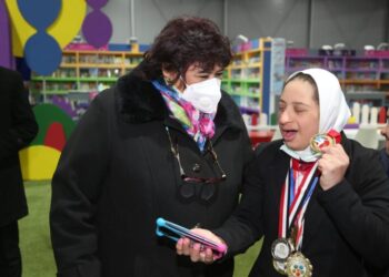 وزيرة الثقافة : النشء يحظى باهتمام خاص فى معرض الكتاب