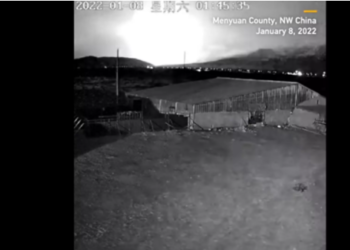 ظهور وميض هائل فى الصين قبل وقوع زلزال ضخم.. فيديو