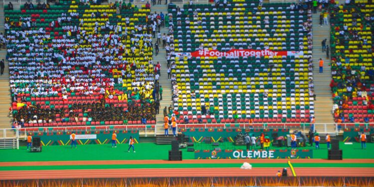 شاهد.. الاستعدادات الأخيرة للملعب الأوليمبي بالكاميرون قبل افتتاح أمم إفريقيا