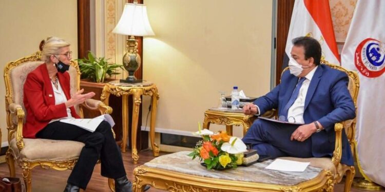 الصحة تبحث مع ممثل صندوق الأمم المتحدة للسكان تطوير تدريبات أطباء الأسرة