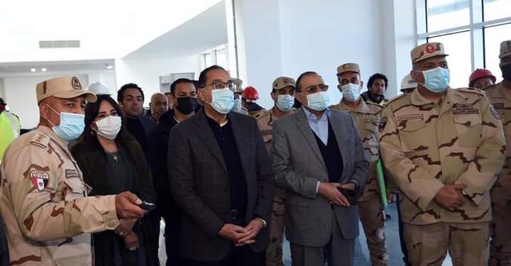 مدبولي يتفقد أول بنك في العاصمة الإدارية .. ما هو ؟