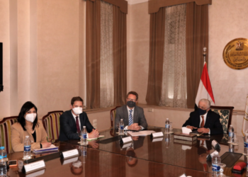 التعليم تبحث مع السفير الألمانى تأهيل طلاب المدارس الفنية وإتاحة فرص عمل