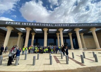 وزير الطيران يتفقد مطار سفنكس ويؤكد على استخدام الطاقة الشمسية