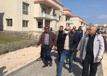 مسئولو «الإسكان» يتابعون سير العمل في مشروعات المنصورة الجديدة.. صور