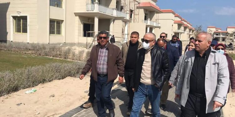 مسئولو «الإسكان» يتابعون سير العمل في مشروعات المنصورة الجديدة.. صور