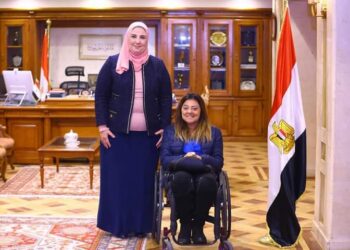 وزيرة التضامن تعلن تسليم بطاقة الخدمات المتكاملة لباب المنزل