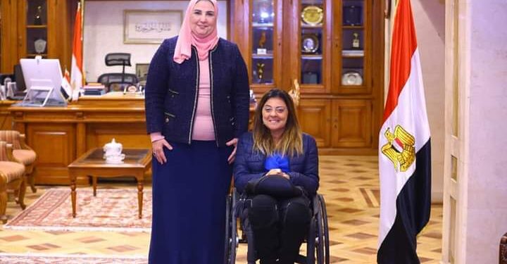 وزيرة التضامن تعلن تسليم بطاقة الخدمات المتكاملة لباب المنزل