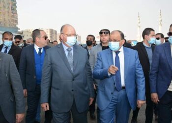 وزير التنمية المحلية ومحافظ القاهرة يتابعان منظومة المخلفات في 18 حيًا