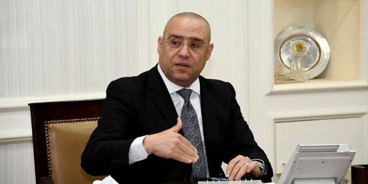 وزير الإسكان يبحث موقف تنفيذ مشروعات مدينة رشيد الجديدة