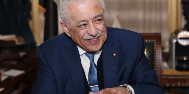 التعليم توجه بصرف حافز معلمى الصف الرابع الابتدائى للمواد الأساسية والأنشطة (مستند)