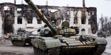 السفارة المصرية تحذر المصريين من التواجد بشوارع أوكرانيا بعد الخامسة مساءًا.. ما السبب؟