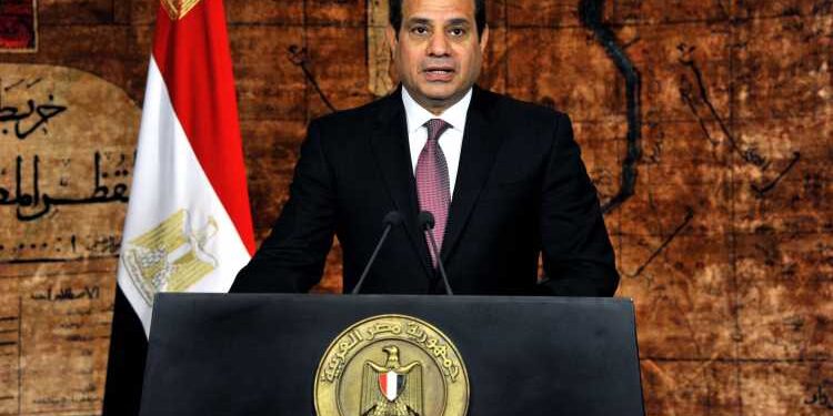 الرئيس السيسي يُصدر قرارًا جمهوريًا بتنفيذ مشروع النقل الداخلى بالعاصمة الإدارية