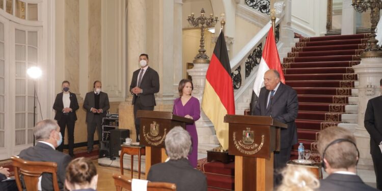 وزير الخارجية: مصر لعبت دورًا فعالًا في منع الهجرة غير الشرعية لأوروبا