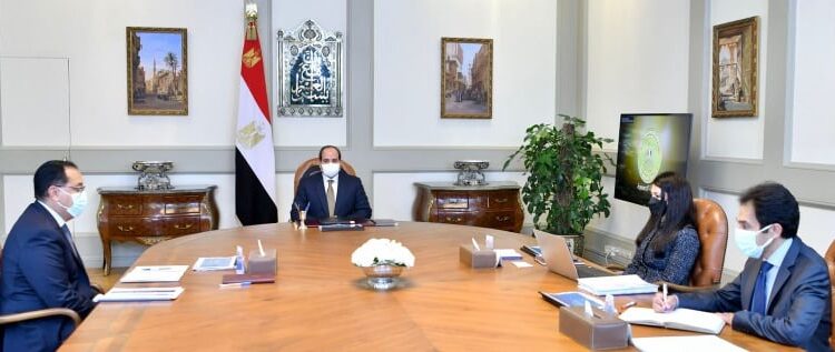 الرئيس السيسي يتابع المشروعات القومية ويؤكد على التحول الأخضر