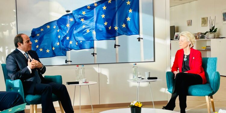 تفاصيل.. الرئيس السيسي يلتقي في بروكسل مع رئيسة المفوضية الأوروبية