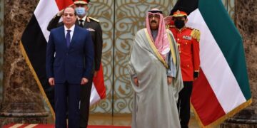 المتحدث الرئاسي ينشر صور استقبال ولي العهد الكويتي للرئيس السيسي