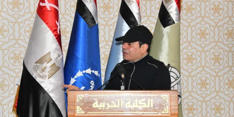 ماذا طلب الرئيس السيسي من طلاب الكلية الحربية فجرًا ؟.. صور