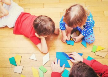 التربية الحديثة.. 5 طرق لتعزيز استقلالية طفلك من خلال اللعب