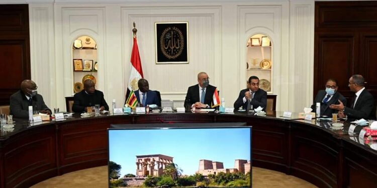 وزير الإسكان: الدولة المصرية حققت طفرة كبيرة فى قطاع الخدمات