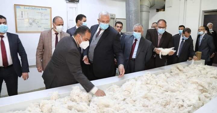 وزير الزراعة يوجه بتكثيف الوعي المناخي للمزارعين