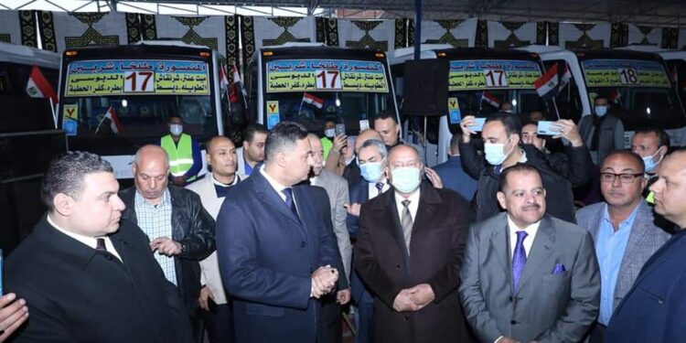 وزير النقل ومحافظ الدقهلية يدشنان المرحلة الثالثة من النقل العام الجماعي.. صور