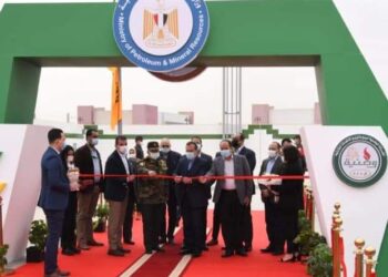 وزير البترول يفتتح محطة تموين السيارات بالغاز في الشروق