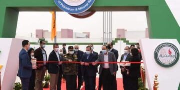وزير البترول يفتتح محطة تموين السيارات بالغاز في الشروق