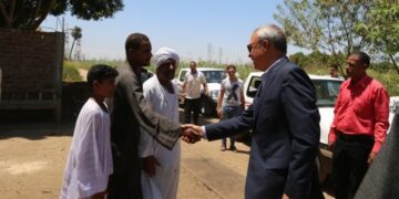 الكشف الطبي على 701 حالة في قافلة طبية بقرية كوم المؤمنين بقنا